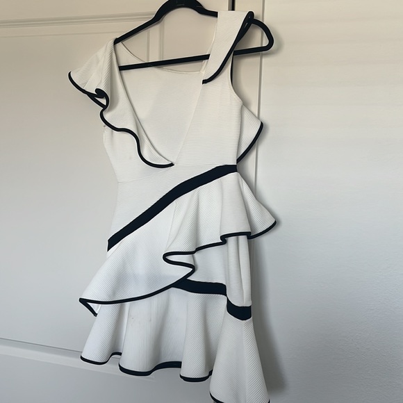 ASOS DESIGN mono tipped ruffle mini dress - Picture 4 of 5